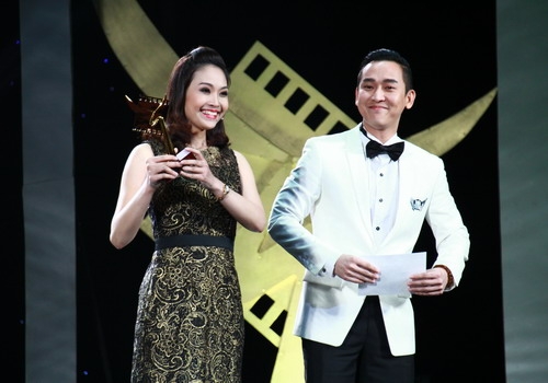 
	
	MC Thùy Linh là người dẫn chương trình đêm trao giải và nhận luôn danh hiệu "Nữ diễn viên phụ xuất sắc".